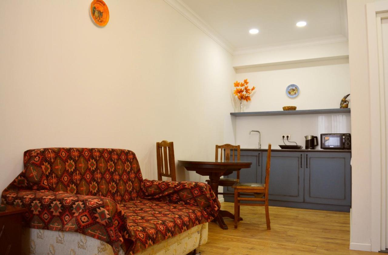 Apartment Near Pirimze Tbilisi Exterior foto