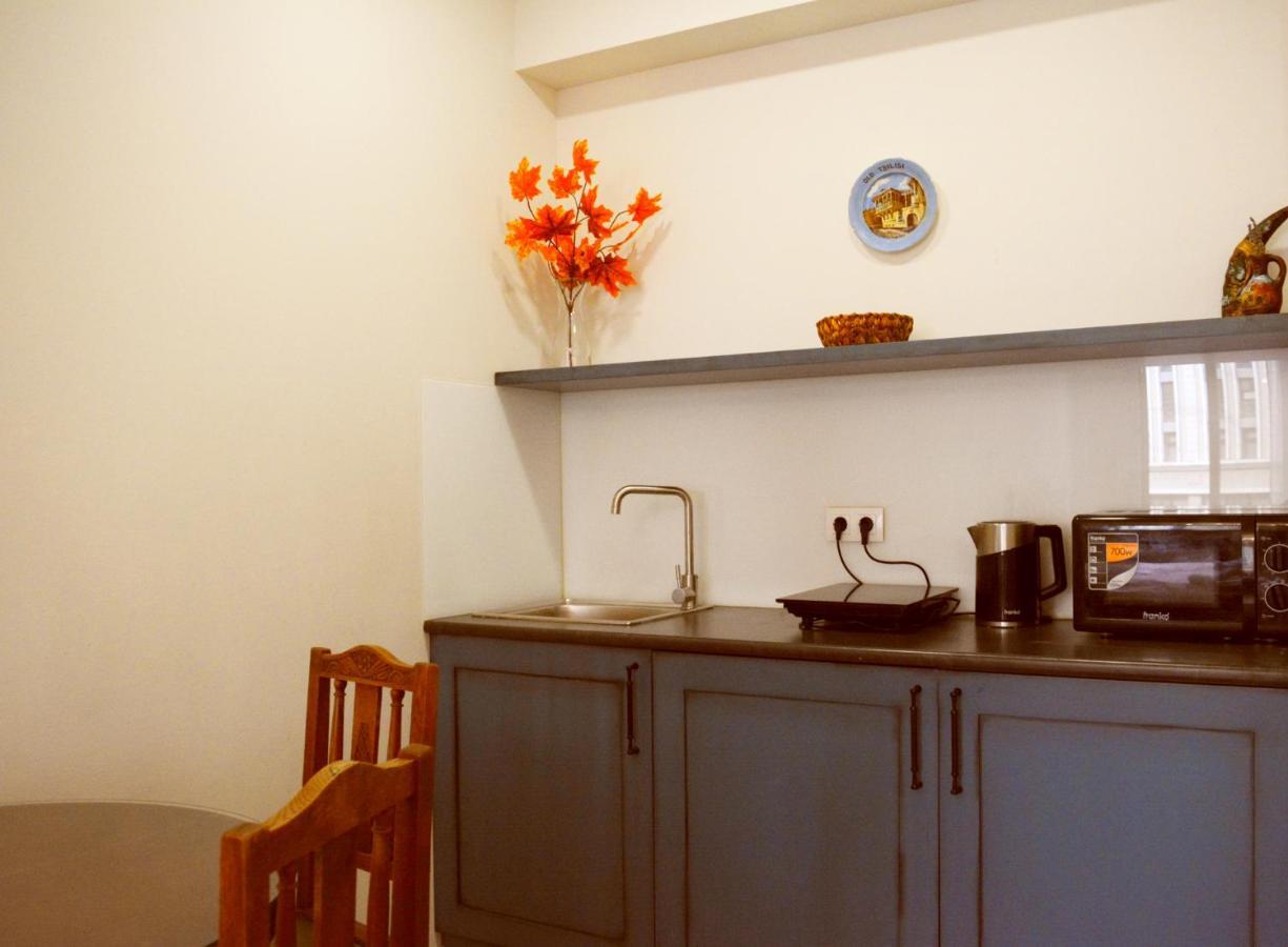 Apartment Near Pirimze Tbilisi Exterior foto